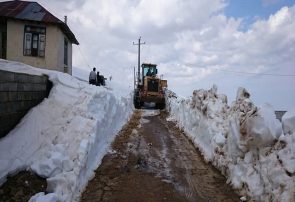 راه روستاهای محاصره در برف آلاشت باز شد