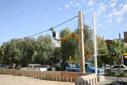 چهارمين طرح جهادی بهينه سازی شبكه برق در استان قم/احداث شبكه خودنگهدار در زنبيل آباد