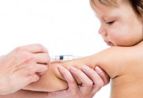 واکسن‌های اصلی کودکان را بخاطر کرونا عقب نیاندازید