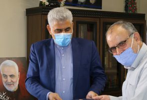 تجلیل از رزمنده شاخص تامین اجتماعی استان کرمان در هفته دفاع مقدس