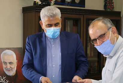 تجلیل از رزمنده شاخص تامین اجتماعی استان کرمان در هفته دفاع مقدس