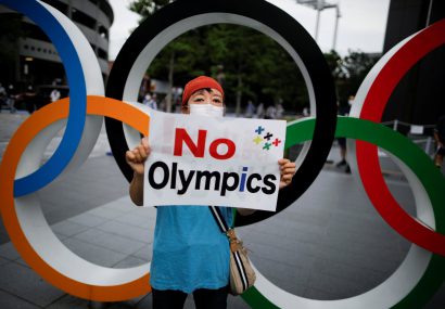 کندی واکسیناسیون در ژاپن و افزایش اعتراضات به برگزاری المپیک توکیو