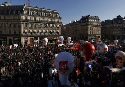 اعتصاب صدها هزار نفری کارگران معترض در فرانسه