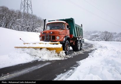 وضعیت راه‌های کشور؛ بارش برف و باران در جاده‌های ۲۴ استان