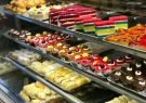 مزه شیرینی‌های رایگان این قنادی هنوز زیر زبان‌هاست