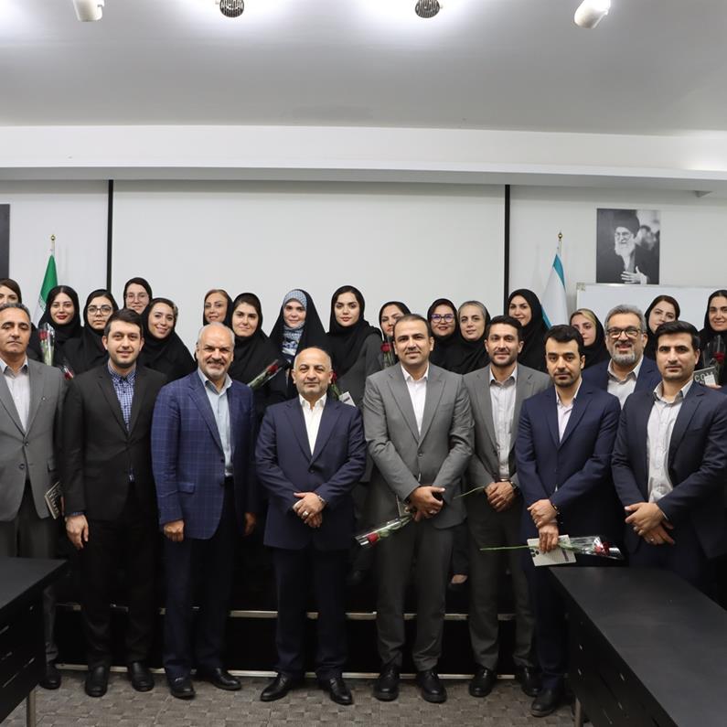 مدیرعامل بیمه دی: بیمه هوشمند با کارکنان خلاق و با دانش، محقق می شود