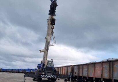 تخلیه نخستین محموله سیمان نیزار قم در بندر کاسپین