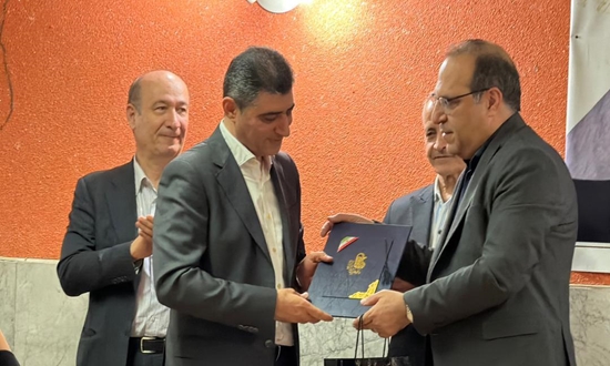 تکریم سرپرست سابق شبکه بهداشت شهرستان قدس با حضور رئیس دانشگاه علوم پزشکی ایران تکریم سرپرست سابق شبکه بهداشت شهرستان قدس با حضور رئیس دانشگاه علوم پزشکی ایران