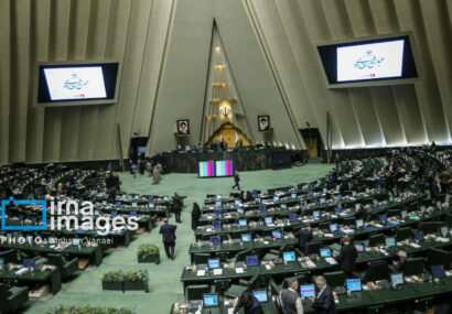 عضو هیات رئیسه مجلس: استیضاح وزرا متوقف شد