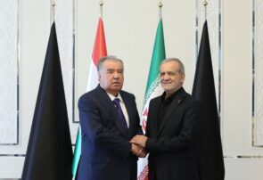 دیدار مقامات شرکت‌کننده در آیین بدرقه آقای شهید ایران با رئیس‌جمهور