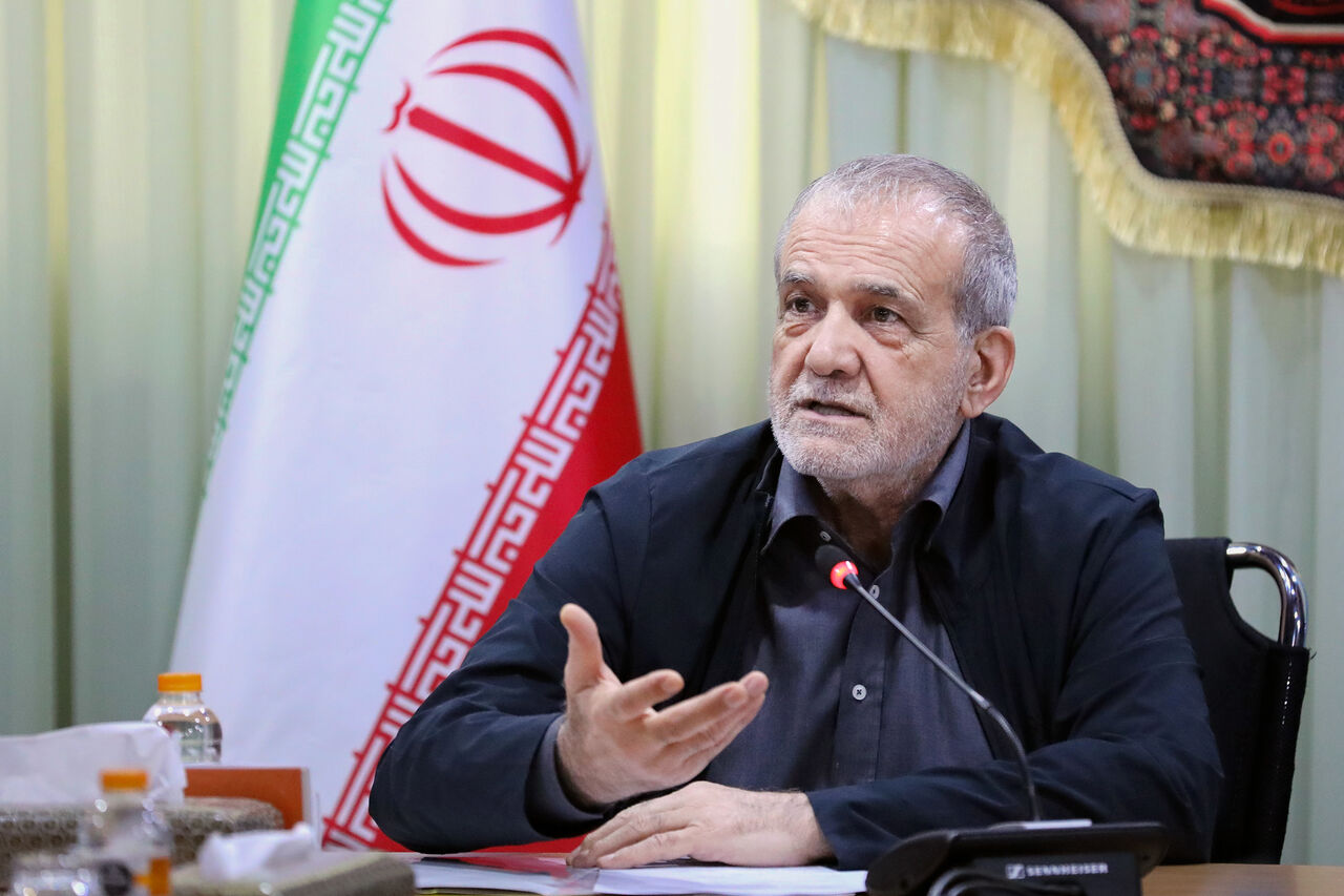 پزشکیان: باید برای مردمی که از کشور، نظام و رهبری حمایت کردهاند کاری کارستان انجام دهیم پزشکیان: باید برای مردمی که از کشور، نظام و رهبری حمایت کردهاند کاری کارستان انجام دهیم